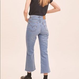 Levi’s Ribcage Cropped Flare Jeans 25w